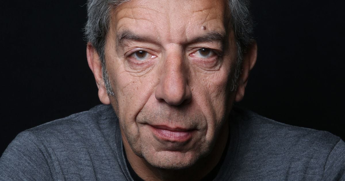 Michel Cymès raconte les dessous de sa vie très animée à l’internat de médecine, où il avait un statut particulier
