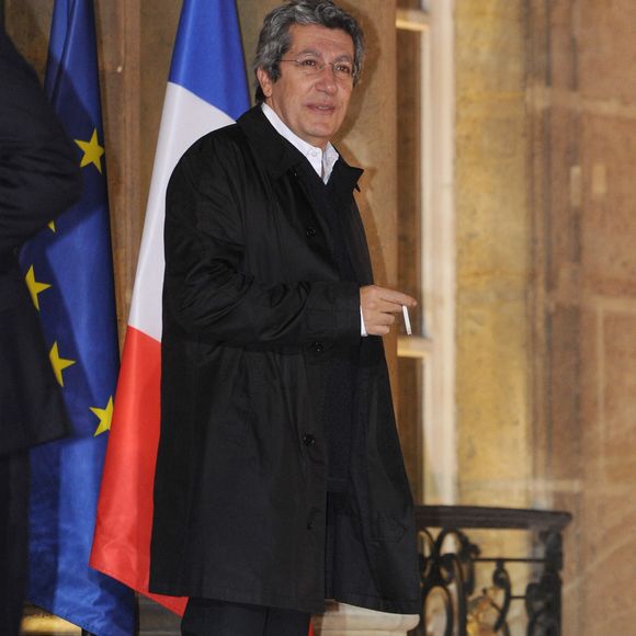 L'acteur et réalisateur français Alain Chabat quitte le Palais de l'Elysée à Paris, France, le 8 décembre 2009 après que l'humoriste et producteur français Dominique Farrugia ait été récompensé par le Président français. Photo by Mousse/ABACAPRESS.COM