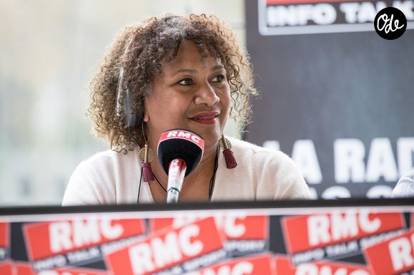 Il a eu 4 enfants avec Maryse Ewanjé-Epée, ancienne olympienne devenue journaliste sportive : Mélissa, Tanya, Maïa et Mikka

Maryse Ewanjé-Epée lors des 10 ans de l'émission de RMC "Super Moscato Show" en direct depuis la péniche Jean Bruel à Paris, le 16 novembre 2017.
© Cyril Moreau/Bestimage