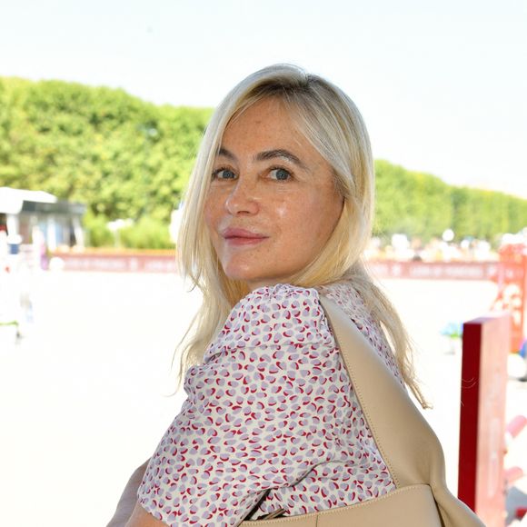 Lundi 24 aout 2026, Emmanuel Béart a partagé dans la story de son compte Instagram une photo du mariage de sa fille

Exclusif - Emmanuelle Béart dans l’espace VIP “le Pavillon Eiffel,” lors de la 12ème édition Longines Paris Eiffel Jumping au pied de la Tour Eiffel sur le Champ-de-Mars à Paris, France le 20 juin 2026
© Perusseau / Veeren / Bestimage