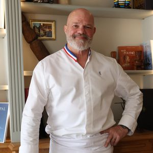 Exclusif - Le chef Philippe Etchebest dans les cuisines de son restaurant "Maison Nouvelle" à Bordeaux, le 11 avril 2025. ©Jean-Marc Lhomer/Bestimage.