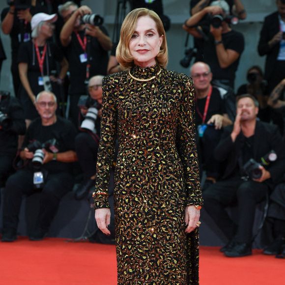 Isabelle Huppert assiste à la première de The Room Next Door dans le cadre du 81e Festival international du film de Venise, à Venise, en Italie, le 02 septembre 2024. Photo by Aurore Marechal/ABACAPRESS.COM