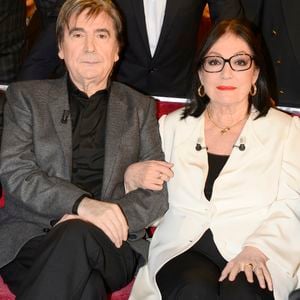 Ils sont en revanche devenu d'excellents amis
Serge Lama et Nana Mouskouri - Enregistrement de l'émission "Vivement Dimanche" à Paris le 26 novembre 2014. L'émission sera diffusée le 30 novembre 2014.
© COADIC GUIREC / BESTIMAGE