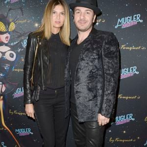 Ce goût prononcé pour l'originalité était déjà présent à la naissance de leur première fille en 2011, joliment prénommée Seven.

Michael Youn et sa compagne Isabelle Funaro - People à la deuxième représentation du spectacle de Thierry Mugler au théâtre Comedia, intitulé « Mugler Follies » à Paris, le 19 décembre 2013. Jacovides / Agence / Bestimage