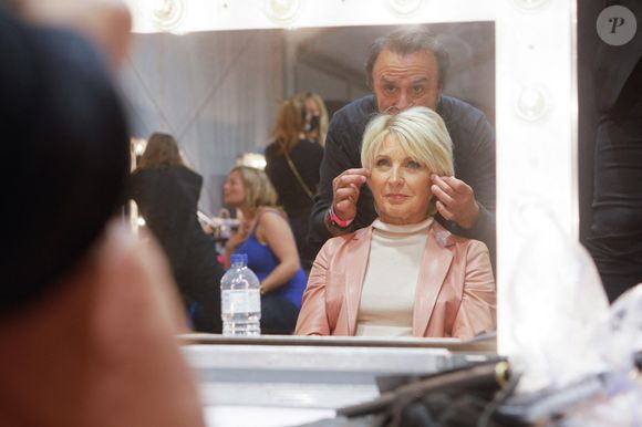 Exclusif - Evelyne Dhéliat - Backstage du défilé des 30 ans de l’Association "Ruban rose" à l'occasion d'octobre rose 2022 la campagne du mois de sensibilisation au cancer du sein en marge de la Fashion Week De Paris (PFW), au Trocadéro à Paris, France, le 1 octobre 2022. © Christophe Clovis/Bestimage