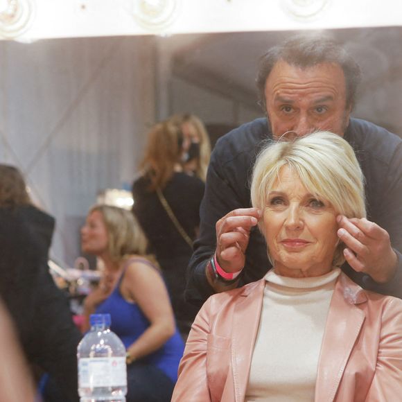 Exclusif - Evelyne Dhéliat - Backstage du défilé des 30 ans de l’Association "Ruban rose" à l'occasion d'octobre rose 2022 la campagne du mois de sensibilisation au cancer du sein en marge de la Fashion Week De Paris (PFW), au Trocadéro à Paris, France, le 1 octobre 2022. © Christophe Clovis/Bestimage