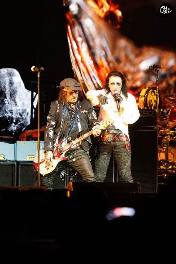 Il partage cette aventure musicale avec Alice Cooper, Joe Perry et Tommy Henriksen.

Johnny Depp et Alice Cooper - Concert du groupe Hollywood Vampires à l'Adidas Arena à Paris le 26 août 2026. © Jasmine Aissaoui / Bestimage