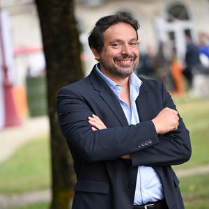 Audrey a expliqué que cette idée s'était imposée comme une évidence, rappelant combien son mari adorait les animaux, et tout particulièrement les manchots.

Bruno Salomone lors du festival du film francophone d'Angoulême, le 29 août 2024.

© MPP / Bestimage