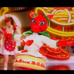 Mask Singer : Voici ce que l'on sait du Fraisier et de l'identité de la star qui se cache sous le costume