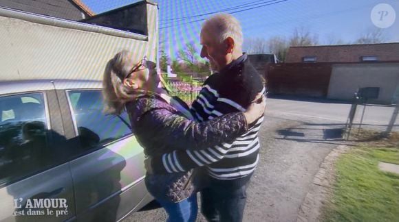 Photo : Jean-Louis était tout de même très heureux de recevoir Sylvie et  Isabelle pour leur faire découvrir son univers. Jean-Louis dans "L'amour  est dans le pré" - Purepeople