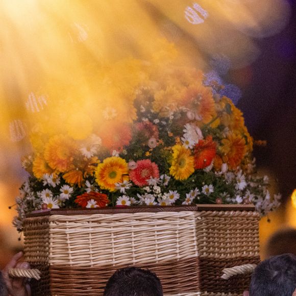 Arrivée du cercueil - Arrivées aux obsèques de Brigitte Bardot en l'église Paroissiale Notre-Dame-de-l'Assomption de Saint-Tropez, France, le 7 janvier 2026.  Brigitte Bardot, figure emblématique du cinéma français et icône internationale, est décédée le 28 décembre 2025 à l'âge de 91 ans dans sa mythique propriété de La Madrague, à Saint-Tropez (France). 
© Jacovides-Moreau/Bestimage