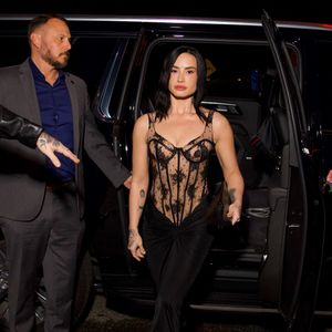Et l’artiste a assuré vouloir offrir "le meilleur" à son public malgré ces changements de programme.

Demi Lovato est sortie main dans la main avec son mari Jordan Lutes à l'occasion de la soirée Saint Laurent post-Grammys qui s'est tenue au Château Marmont après la 68e édition des Grammy Awards.