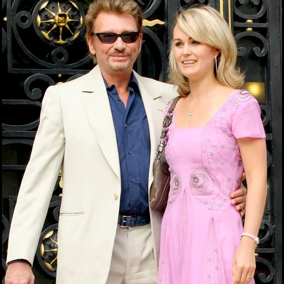 Parmi les invités figuraient notamment Johnny et Laeticia Hallyday, venus partager ce moment fort aux côtés des mariés.


Archive - JOHNNY HALLYDAY & LAETICIA au mariage de Mimie Mathy en la mairie de Neuilly Sur Seine. © Guillaume Gaffiot / Bestimage