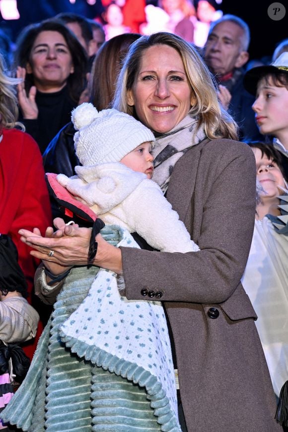 Maud Fontenoy, la navigatrice et son 5eme enfant, sa fille Eléa, durant la soirée d'ouverture de la 140eme édition du Carnaval de Nice "Roi des Oceans" à Nice, le 15 février 2025. Le Carnaval se déroule du 12 février au 2 mars 2025. © Bruno Bebert/Bestimage