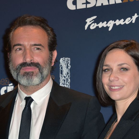 Jean Dujardin et sa femme Nathalie Péchalat - Photocall du dîner de la 42ème cérémonie des César au Fouquet's à Paris.  © Giancarlo Gorassini / Bestimage