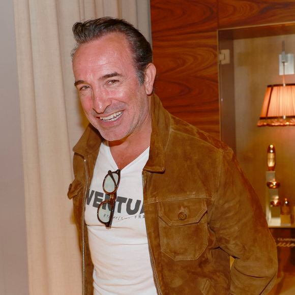 Jean Dujardin - Vernissage de l'exposition photos et du livre "La Boxe fait son cinéma" à l’hôtel Brach à Paris le 23 Septembre 2025. Ces clichés rendent hommage à plus de cinquante acteurs immortalisés dans des scènes où le noble art rencontre le 7ème art. © Christophe Aubert via Bestimage