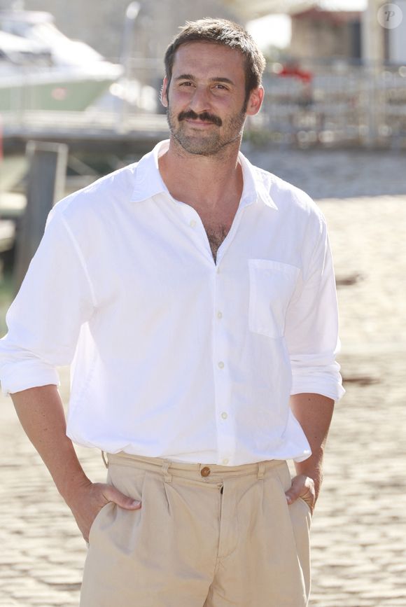 Mais avec son amour de jeunesse

Guillaume Labbe de la série Le Diplôme
La 27e édition du Festival de la Fiction de La Rochelle, jeudi 18 septembre 2025. © Christophe Aubert via Bestimage