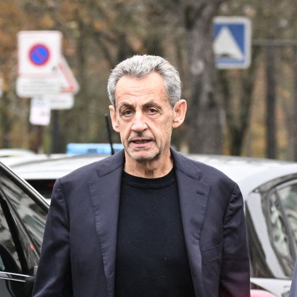 Nicolas Sarkozy et sa femme Carla Bruni vont déjeuner au restaurant Le Flandrin à Paris le lendemain de la sortie de prison de l'ancien président le 11 novembre 2025. Photo par Agence / Bestimage