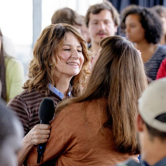 Valérie Lemercier sur le tournage de l'émission "Les rencontres du Papotin" diffusée le 20 septembre 2025 sur France 2 © Leo Kekemenis - France Télévisions