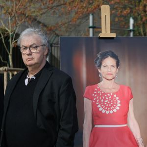 Exclusif - Dominique Besnehard lors de la cérémonie de dénomination d’un jardin en hommage à Charlotte Valandrey, au 17 rue Hector Malot dans le XIlème arrondissement de Paris, France, le 4 avril 2025. © Coadic Guirec/Bestimage