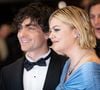 Le bonheur se poursuit pour la chanteuse Louane après avoir dit "oui" à Florian Rossi, le père de sa fille Esmée.
Florian Rossi et Louane assistent au tapis rouge de "The Idol" lors de la 76e édition du festival de Cannes au Palais des Festivals à Cannes, France. Photo by Shootpix/ABACAPRESS.COM