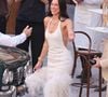 La pièce Chanel est dotée d'une traîne de deux-mètres et soulignée de 25 000 plumes

La chanteuse Dua Lipa et l'acteur Callum Turner ont été photographiés avant leur réception de mariage sur la Piazza Croce Dei Vespri à Palerme, en Italie, le 5 juin 2026. Photo : Snapix/ABACAPRESS.COM