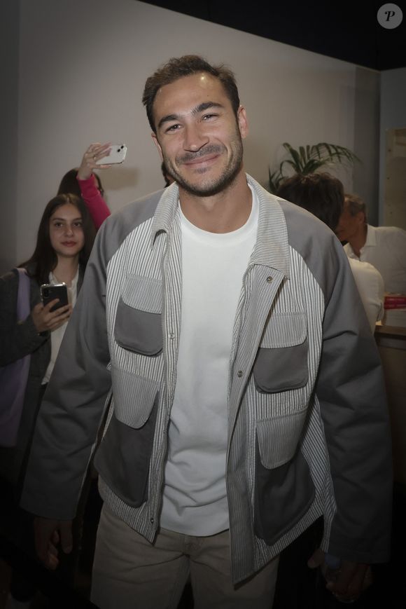 "C'est un vrai challenge cette année de pouvoir trouver le bon équilibre entre la famille et le développement de l'agence qui va vite, plus les tournages, tout est mélangé. Tout ça est beaucoup beaucoup de travail et c'est le grand challenge de cette année".

Valentin Kretz - La Famille Kretz lors du Festival du Livre de Paris  , France, le 12 avril 2024. © Jack Tribeca / Bestimage