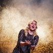 Louane tourne la page après la déception à l'Eurovision et repart pour une nouvelle aventure avec une star mondiale