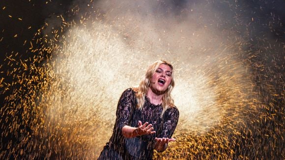 Louane tourne la page après la déception à l'Eurovision et repart pour une nouvelle aventure avec une star mondiale