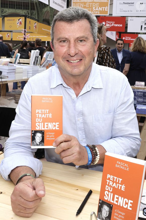 "L’objectif est de monter encore en gamme, avec une extension de 900 mètres carrés à même d’accueillir une piscine, un spa supplémentaire, 13 nouvelles chambres (doublant sa capacité actuelle), ainsi que des salles de séminaires…", indiquent nos confrères.

Pascal Bataille - Festival du Livre de Paris 2025 au Grand Palais à Paris le 12 avril 2025.
© Cédric Perrin / Bestimage