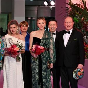 La princesse Caroline de Hanovre, la princese Charlene de Monaco et le prince Albert II de Monaco durant la 69ème édition du Bal de la Rose dans la Salle des Étoiles du Sporting Monte-Carlo à Monaco, le 29 mars 2025.
 © Bruno Bebert / Pool Monaco / Bestimage