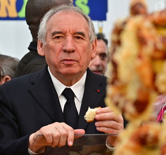 Le Premier ministre François Bayrou participe au 58ème Salon international des fromages et des vins à Coulommiers, France, le 11 avril 2025. © Christian Liewig/Bestimage