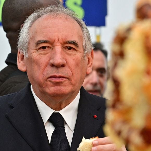 Le Premier ministre François Bayrou participe au 58ème Salon international des fromages et des vins à Coulommiers, France, le 11 avril 2025. © Christian Liewig/Bestimage
