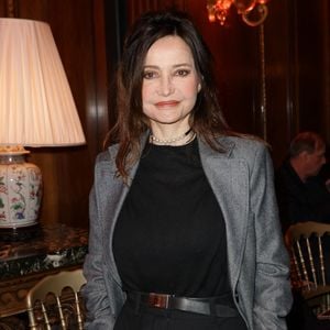 Elle évoque un trouble alimentaire sévère vécu durant sa jeunesse.

Evelyne Bouix - Défilé rétrospectif Nathalie Garçon à l'occasion de ses 35 ans de sa marque lors d'une closing party à l'hôtel Raphael à Paris le 19 novembre 2024. © Coadic Guirec/Bestimage