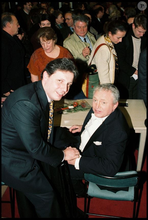 "Tout le monde a eu ce qu'il devait avoir. Les mamans aussi (...) Pas un milliard d'euros… Disons un peu plus de 300.000 euros par personne…" 

Jacques Martin et son fils David à la salle Pleyel  de Paris © Angeli Colin /Bestimage