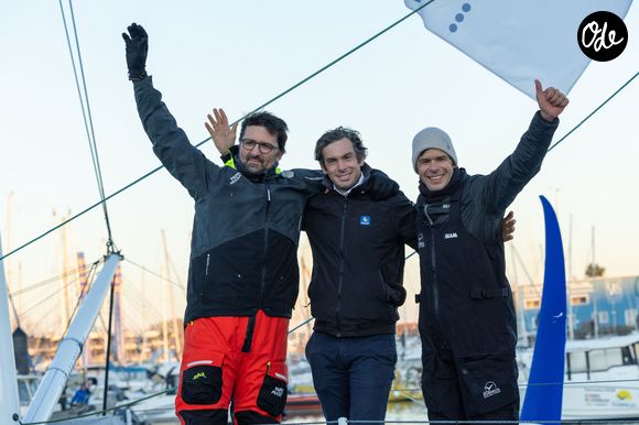 Le podium du Vendée Globe 2024-2025 - Yoann Richomme (2e), Charlie Dalin (1er) et Sébastien Simon (3e) - Les Sables d'Olonne, le 17/01/2025.

© Alexis Courcoux/Psnewz/Bestimage