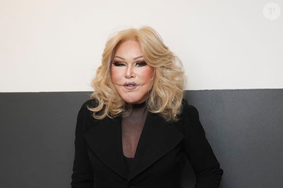 Exclusif - Jocelyne (Jocelyn) Wildenstein, sur le plateau de l’enregistrement de l’émission « Face à Hanouna » présentée par C.Hanouna et diffusée sur C8 le 20 octobre 2024, à Paris, France, le 17 octobre 2024. © Jack Tribeca/Bestimage