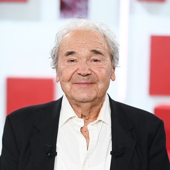 Exclusif - Pierre Perret lors de l'enregistrement de l'émission Vivement Dimanche, au studio Rive gauche, à Paris, France, le 22 octobre 2025, présentée par M.Drucker, diffusée sur France 3 le 16 novembre 2025. © Guillaume Gaffiot/Bestimage
