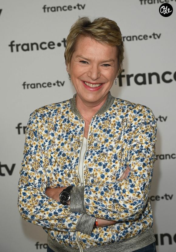 Elise Lucet au photocall pour la conférence de presse de rentrée de France TV à la Grande Halle de la Villette à Paris, France, le 6 juillet 2022. © Coadic Guirec/Bestimage