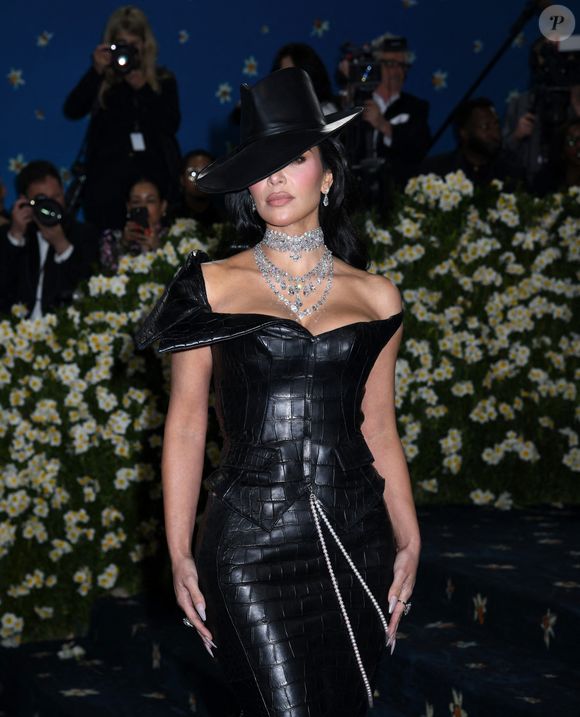 Ce cambriolage, l’un des plus marquants en France contre un particulier, a traumatisé la star.

Kim Kardashian au photocall du "MET Gala 2025" au Metropolitan Museum of Art à New York, le 5 mai 2025 ©Press via ZUMA Press Wire