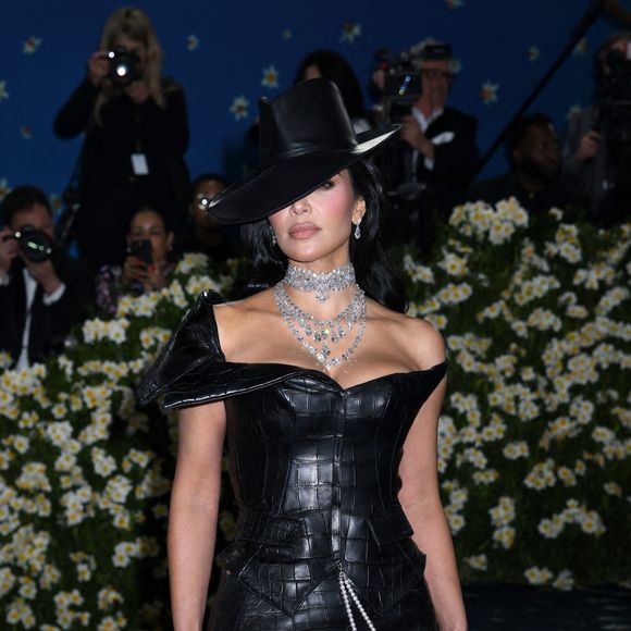 Ce cambriolage, l’un des plus marquants en France contre un particulier, a traumatisé la star.

Kim Kardashian au photocall du "MET Gala 2025" au Metropolitan Museum of Art à New York, le 5 mai 2025 ©Press via ZUMA Press Wire