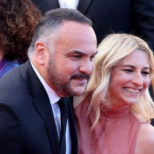 Loin du monde du spectacle, l'épouse de François-Xavier Demaison a choisi une toute autre voie.

François-Xavier Demaison et sa femme Anaïs Tihay - Montée des marches du film « Amarga Navidad » lors du 79ème Festival International du Film de Cannes. © Jacovides-Moreau / Bestimage