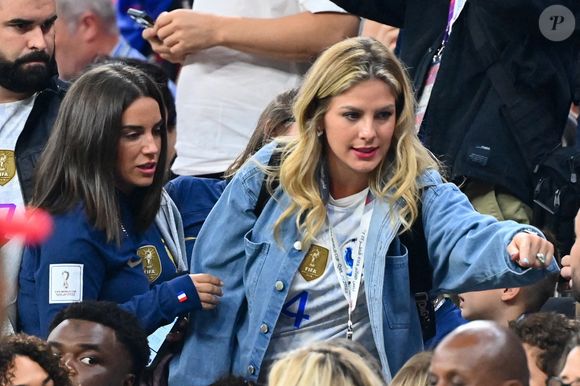 Erika CHOPERENA épouse d'Antoine GRIEZMANN (France) et Camille TYTGAT épouse de Raphael VARANE (France) lors du match de demi-finale de la Coupe du Monde de la FIFA 2022 entre la France et le Maroc au stade Al Bayt le 14 décembre 2022 à Al Khor, Qatar. (Photo Anthony Dibon/Icon Sport/ABACAPRESS.COM)