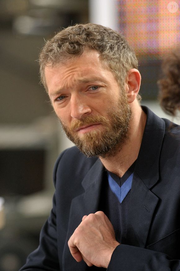 Vincent Cassel lors de la diffusion de l'émission 'Le Grand Journal' sur Canal Plus sur la plage du Martinez pendant le 63ème Festival de Cannes à Cannes, France, le 19 mai 2010. Photo par Giancarlo Gorassini/ABACAPRESS.COM
