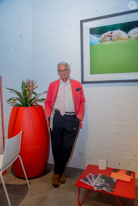 Jean-Marie Périer présente son exposition photographique "Legends" à Madrid. Le photographe des stars des années 1960-70 y propose 37 de ses plus beaux clichés de la période du magazine "Salut les copains". Le 28 juin 2022.