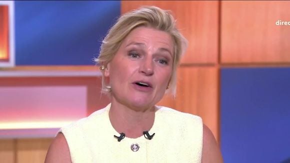 "Vous voulez vraiment que je rechute…" : Anne-Élisabeth Lemoine contrarie un invité dans C à vous, gros moment de flottement
