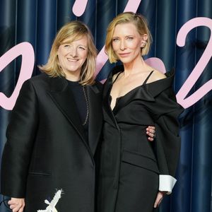 Sarah Burton et Cate Blanchett assistent à la soirée The Fashion Awards 2025 présentée par Pandora au Royal Albert Hall le 1er décembre 2025 à Londres, Angleterre. © Lucia Sabatelli / Bestimage