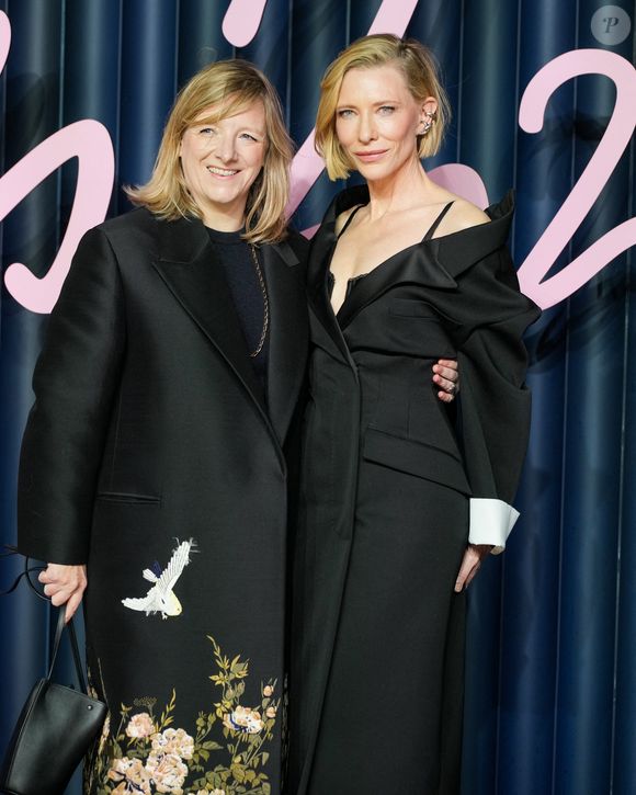 Sarah Burton et Cate Blanchett assistent à la soirée The Fashion Awards 2025 présentée par Pandora au Royal Albert Hall le 1er décembre 2025 à Londres, Angleterre. © Lucia Sabatelli / Bestimage