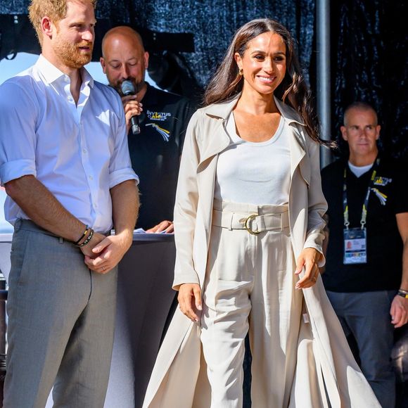 Le prince Harry, duc de Sussex et Meghan Markle, duchesse de Sussex aux Invictus Games 2023 à Dusseldorf pour une remise de prix le 16 septembre 2023. Backgrid USA / Bestimage