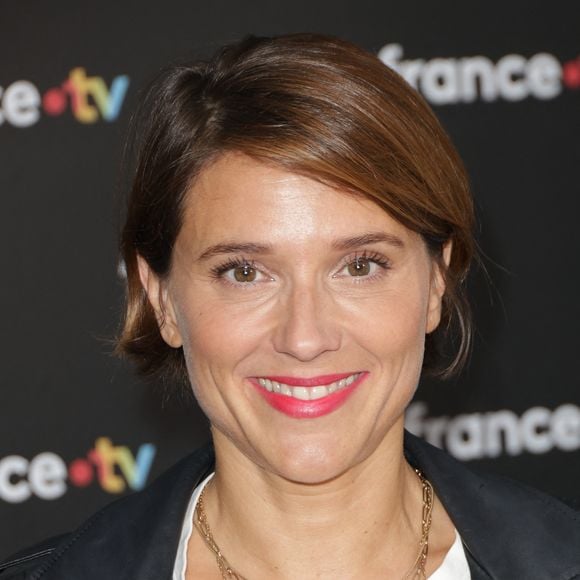 Aux commandes de C médiatique, elle met un point d'honneur à s'adresser au grand public et à fuir l'entre-soi.

Mélanie Taravant au photocall de la conférence de presse de rentrée de France Télévisions à Paris, France, le 4 septembre 2024. © Coadic Guirec/Bestimage